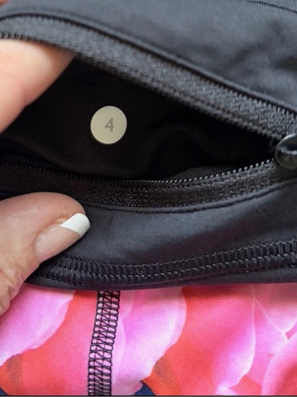 LULULEMON Leggings Size 4 Black/ Secret Garden Inspire Crop ll SPECIAL EDITION - Picture 9 of 13